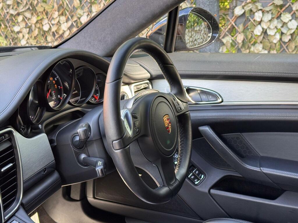 Porsche Panamera 3.0 300 V6 Red #27