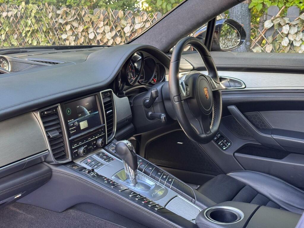 Porsche Panamera 3.0 300 V6 Red #26