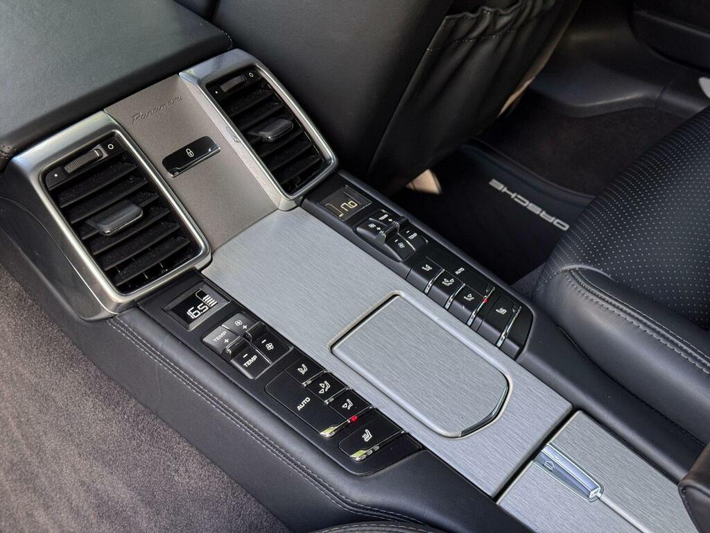Porsche Panamera 3.0 300 V6 Red #33