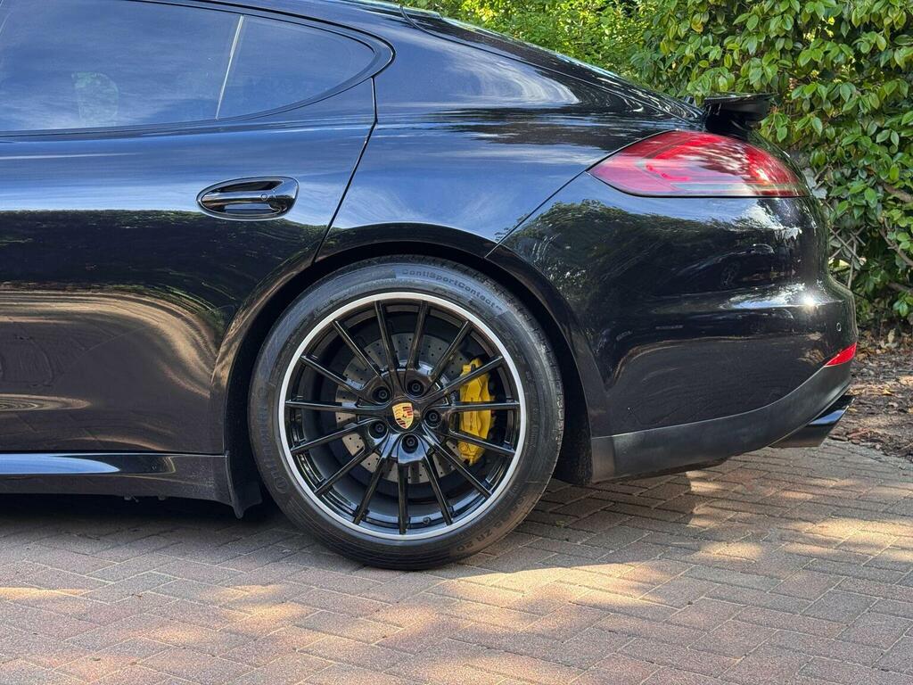 Porsche Panamera 3.0 300 V6 Red #12