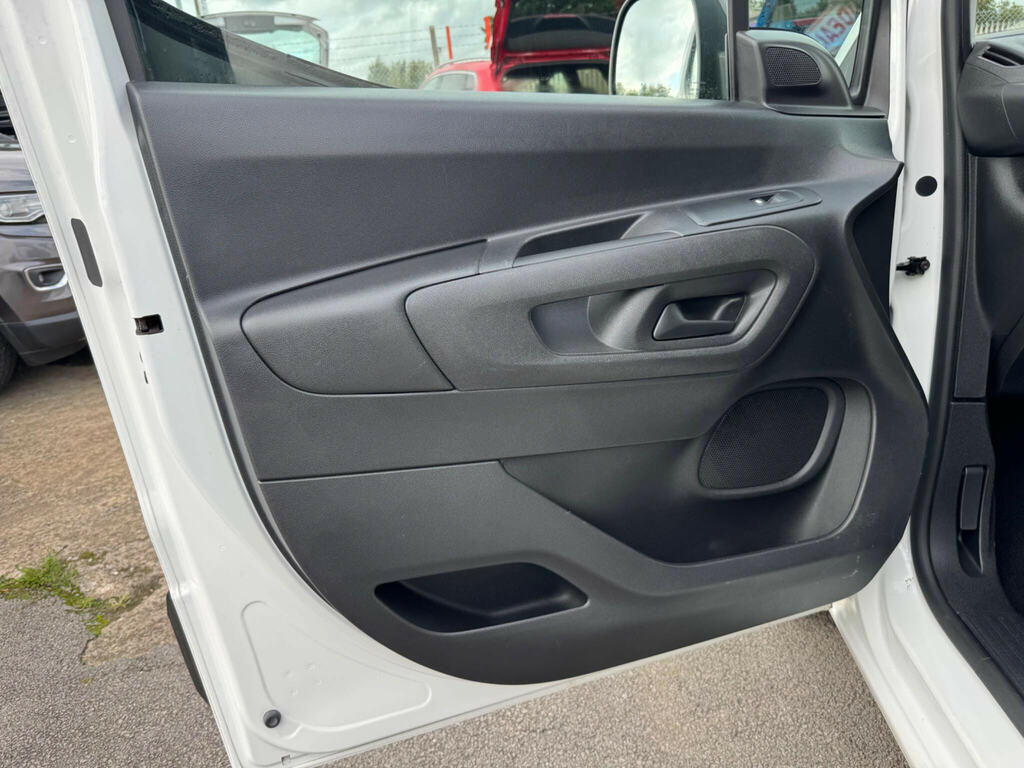 Vauxhall Combo 2300 1.5 Turbo D 100Ps H1 Sportive Van White #20