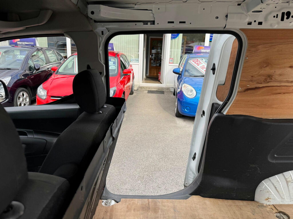 Vauxhall Combo 2300 1.5 Turbo D 100Ps H1 Sportive Van White #28