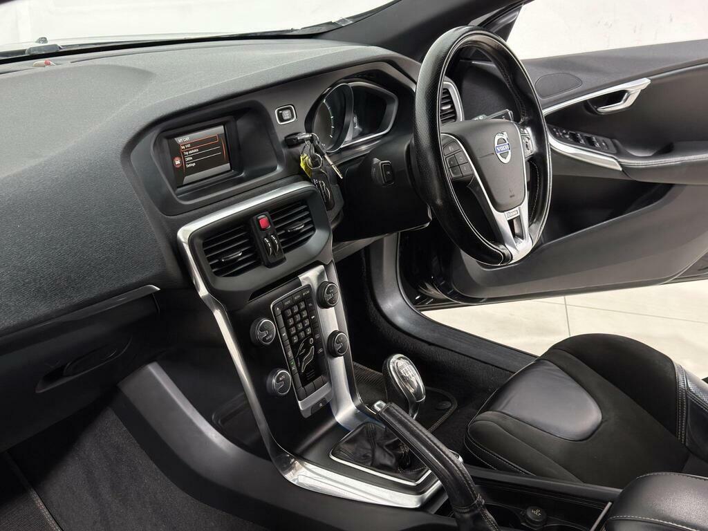 Volvo V40 1.6 D2 R-design Euro 5 S S P063KFE Black #2