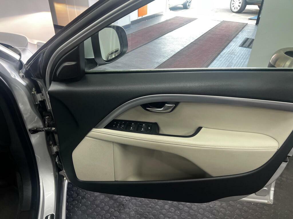 Volvo V70 D5 215 Business Edition  #32