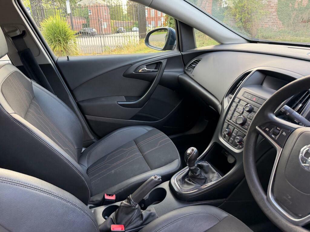 Vauxhall Astra 1.4 16V Exclusiv Euro 5 Blue #16