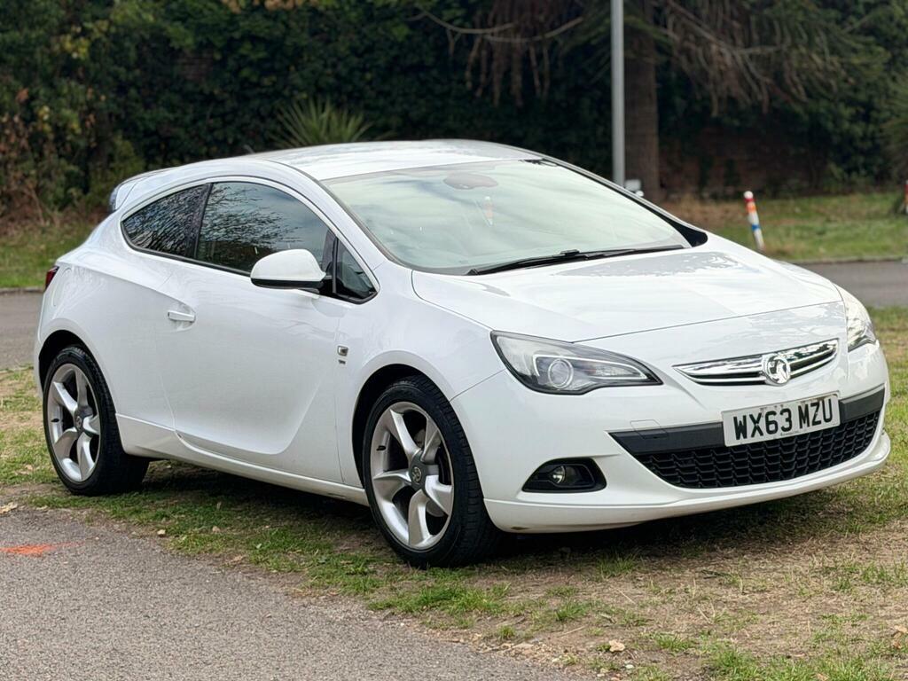 Vauxhall Astra GTC 1.4T Sri Euro 5 S S White #2