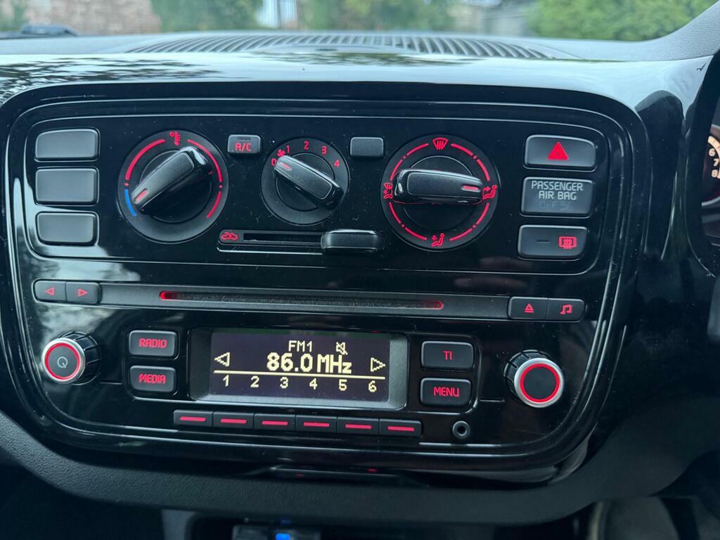 Volkswagen Up 1.0 High Up 74 Bhp Silver #32