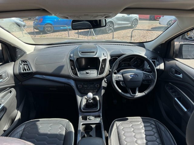 Ford Kuga 1.5 Tdci Vignale Suv Brown #4