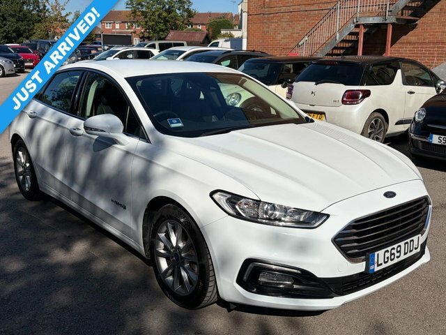 Ford Mondeo Saloon White