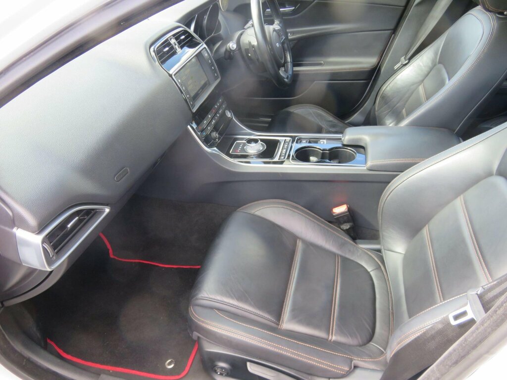Jaguar XE 2.0D Prestige Euro 6 Ss  #40