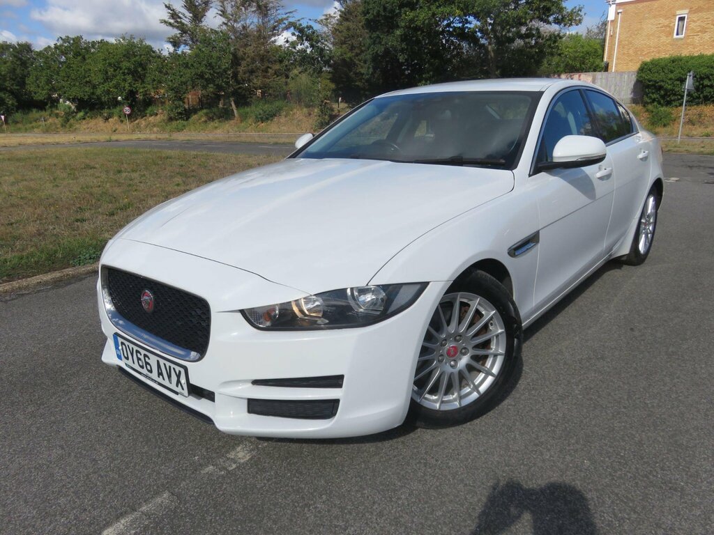 Jaguar XE 2.0D Prestige Euro 6 Ss White