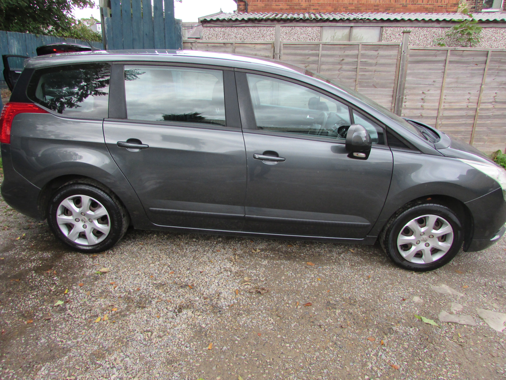 Peugeot 5008 Hdi Active Grey #2