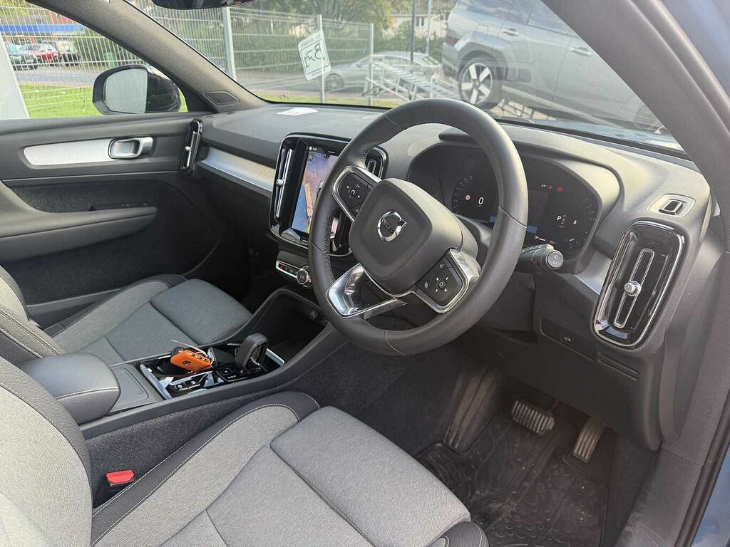 Volvo XC40 2.0 B3p Plus Dark FV23YYU Blue #2