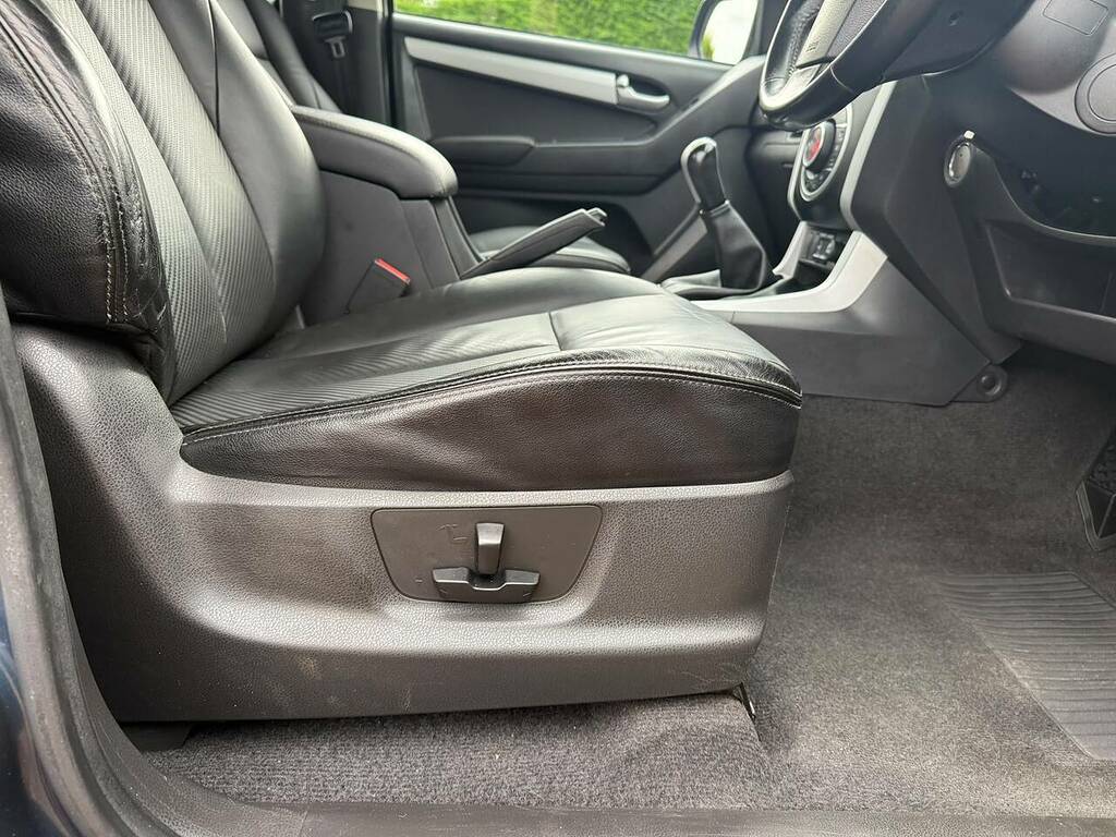 Isuzu D-Max 2.5 Td Yukon 4X4 15,982 Car Details  #8