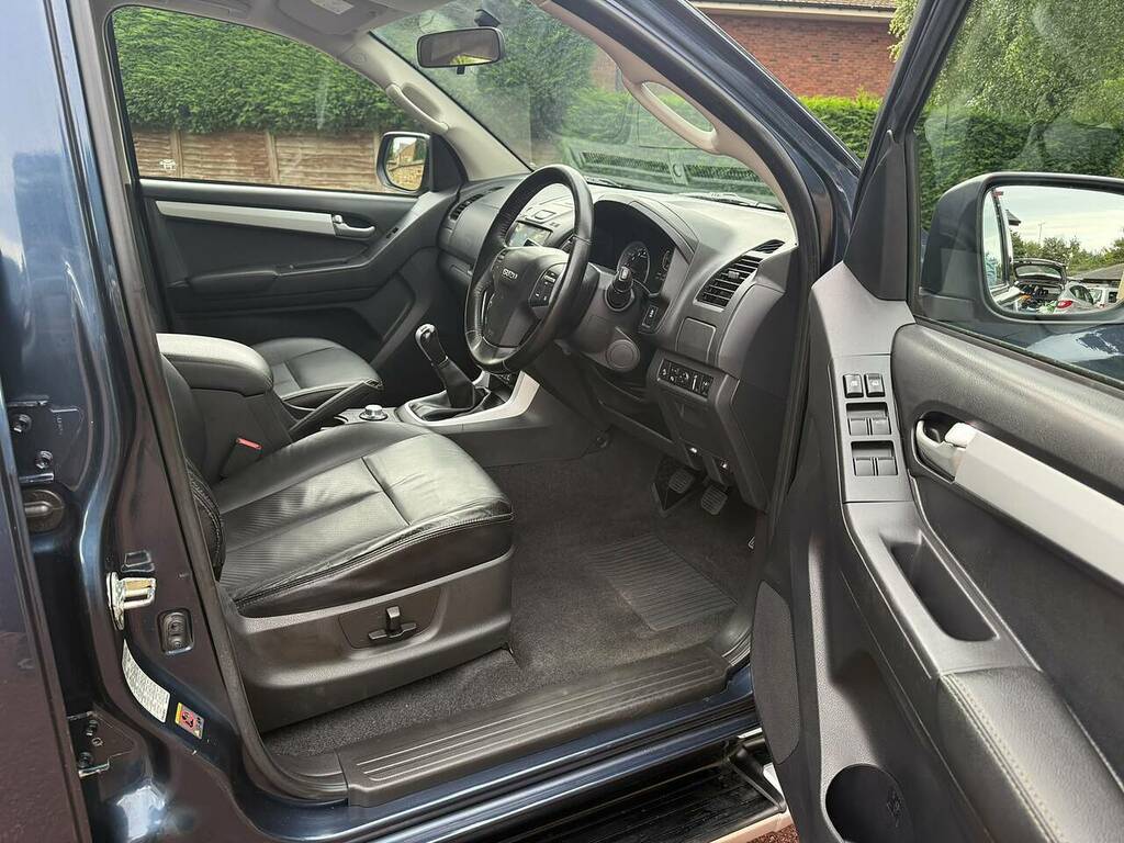 Isuzu D-Max 2.5 Td Yukon 4X4 15,982 Car Details  #10