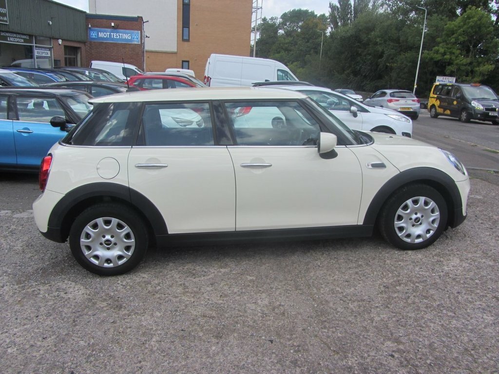 Mini Hatch 1.5L One Classic White #4