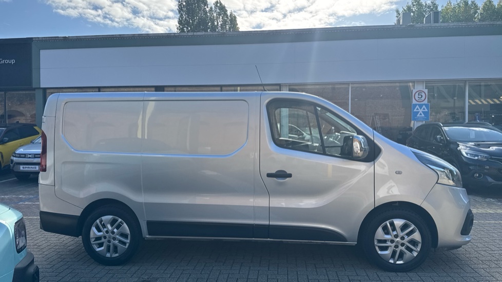 Renault Trafic 1.6 Dci Energy 27 Sport Nav Swb Standard Roof Euro #2