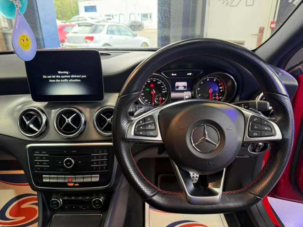 Mercedes-Benz GLA Class Gla 180 Urban Edition Black #3