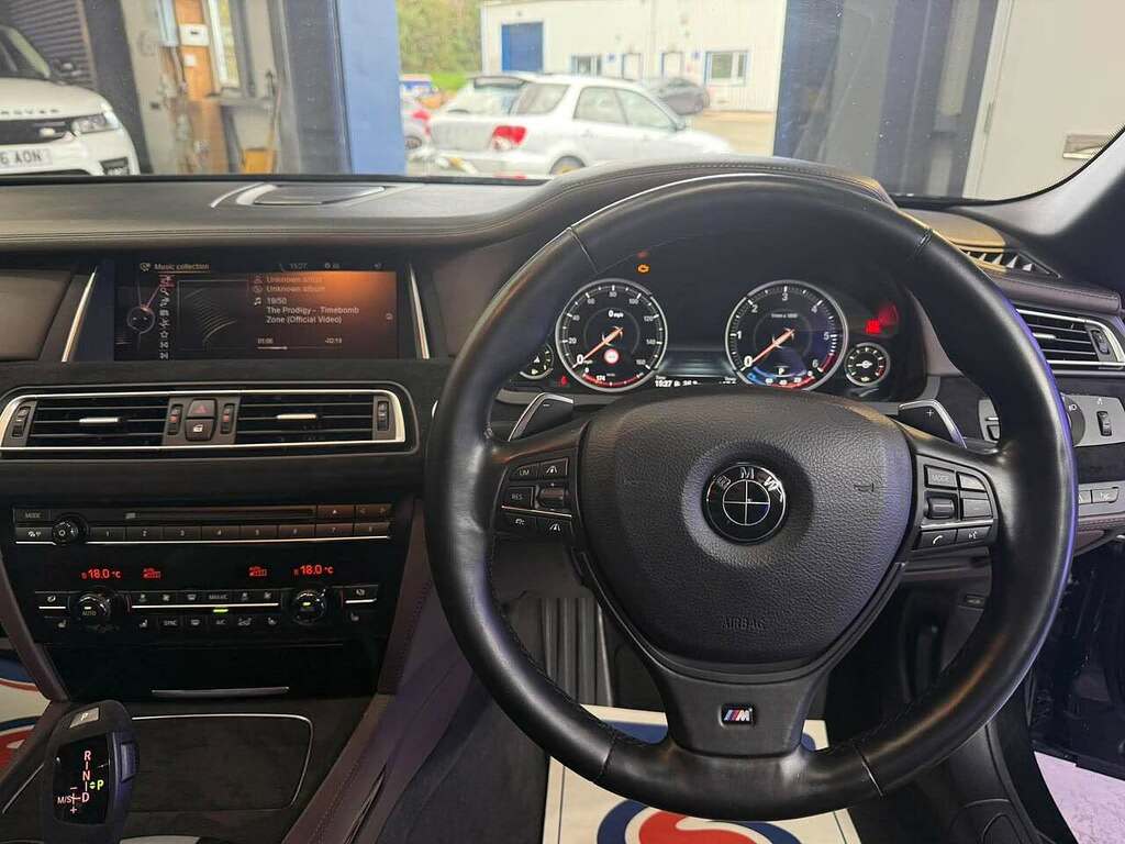 BMW 7 Series M Sport Exclusive Black #16