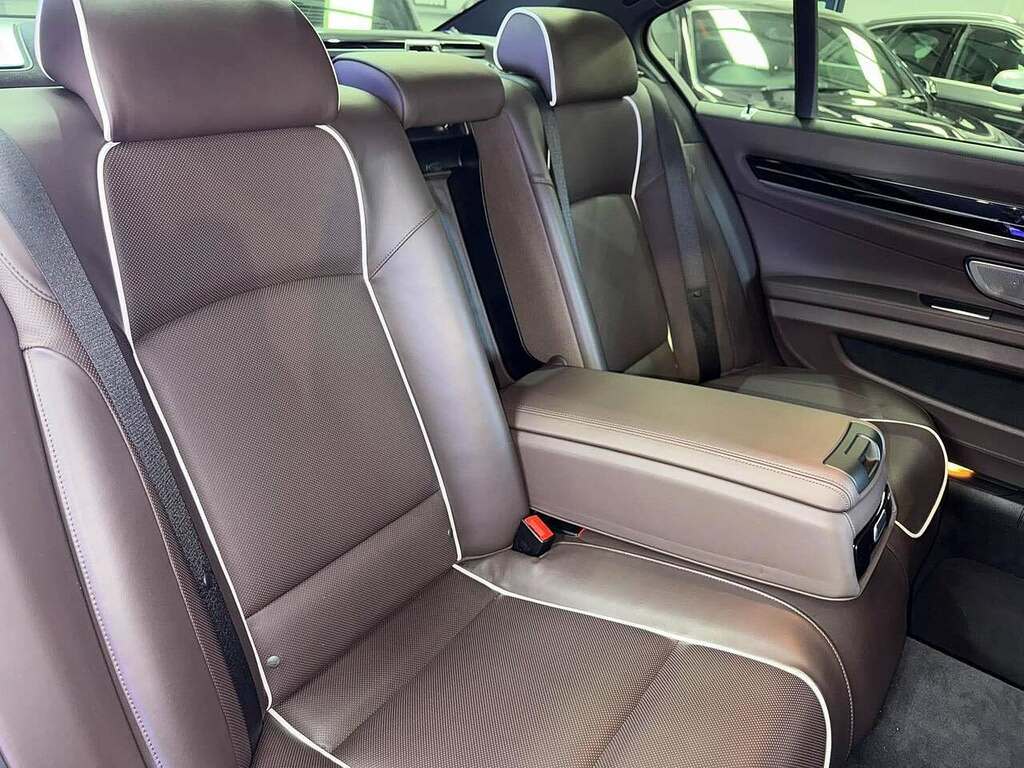 BMW 7 Series M Sport Exclusive Black #11