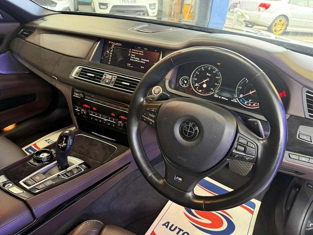 BMW 7 Series M Sport Exclusive Black #18