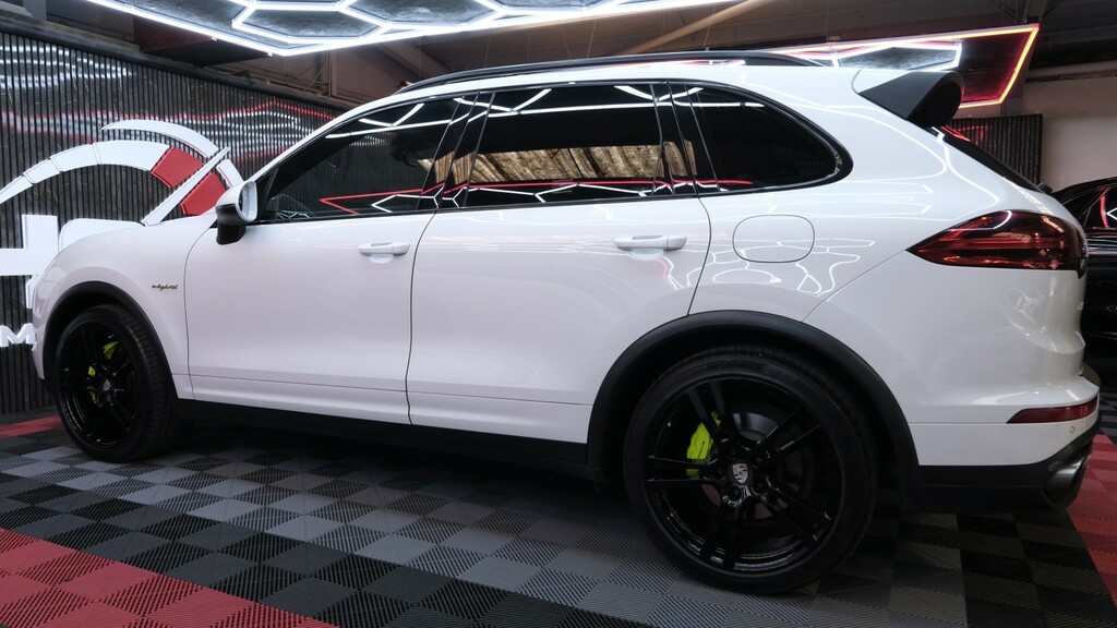 Porsche Cayenne Suv 3.0 V6 E-hybrid S 201515 White #3