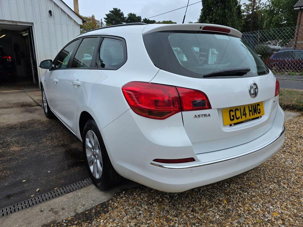 Vauxhall Astra Estate 1.6 16V Design Sports Tourer Euro 5 White #5