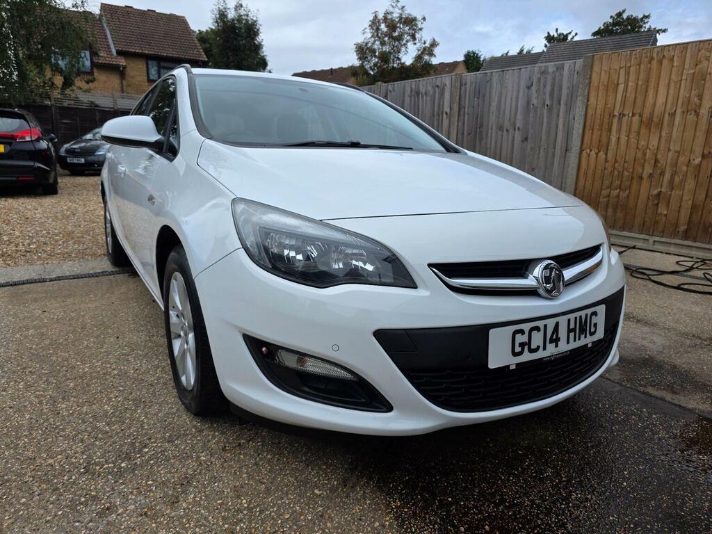 Vauxhall Astra Estate 1.6 16V Design Sports Tourer Euro 5 White