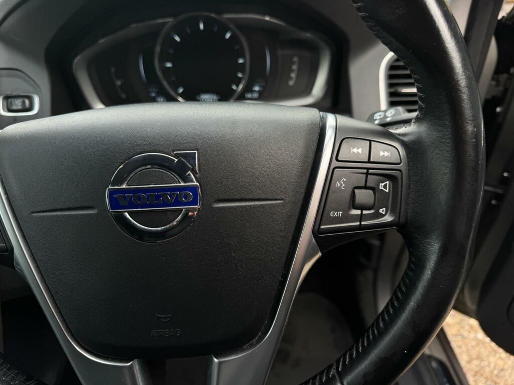 Volvo XC60 2.0 D4 R-design Lux 188 Bhp Black #15