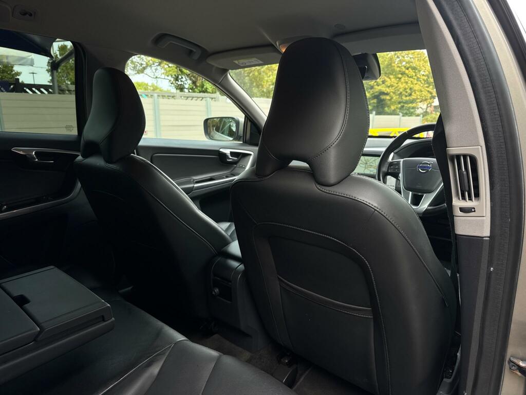 Volvo XC60 2.0 D4 R-design Lux 188 Bhp Black #20