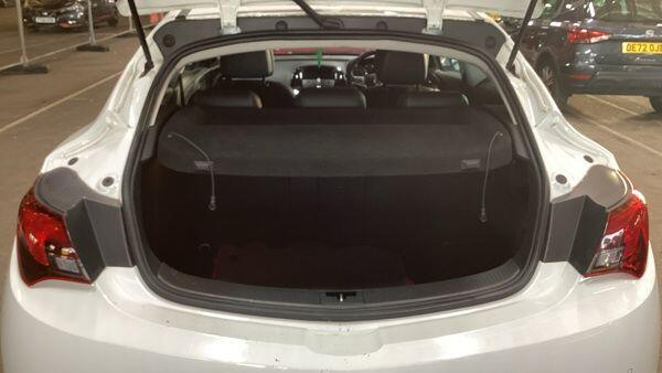 Vauxhall Astra GTC 2.0T 16V Vxr White #13