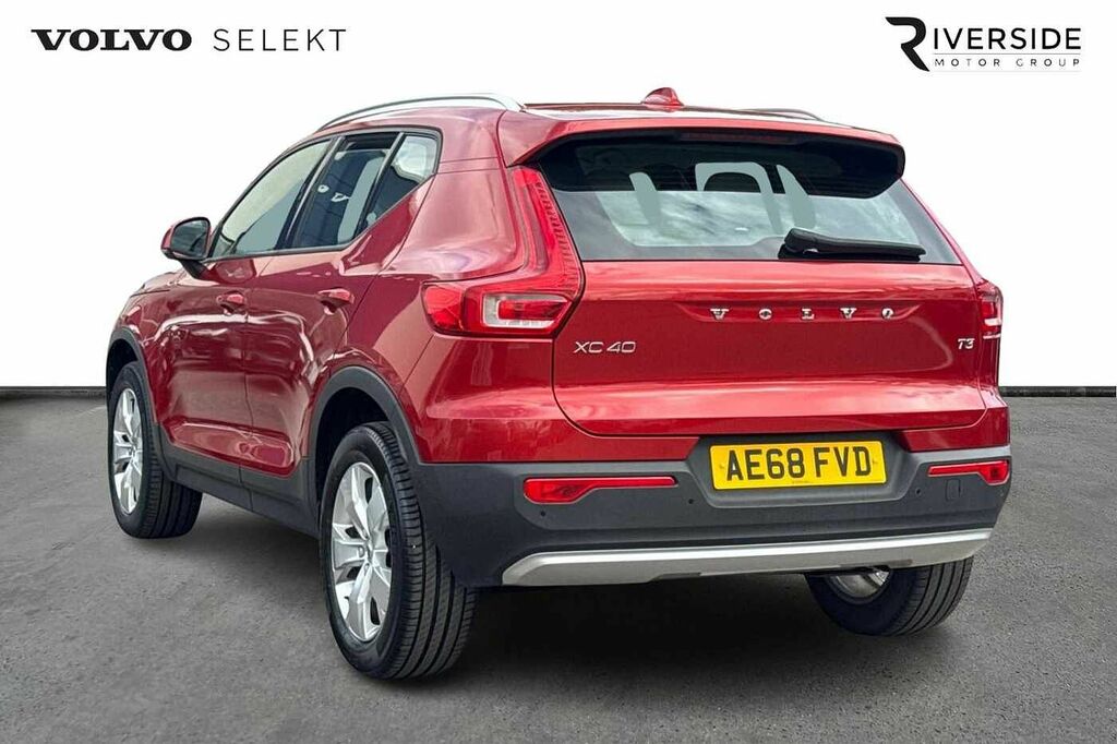 Volvo XC40 T3 Momentum AE68FVD Red #6
