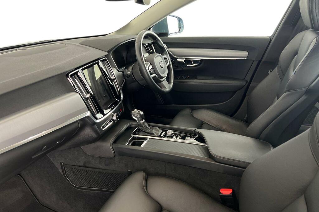 Volvo V90 T4 Momentum Plus Blue #2