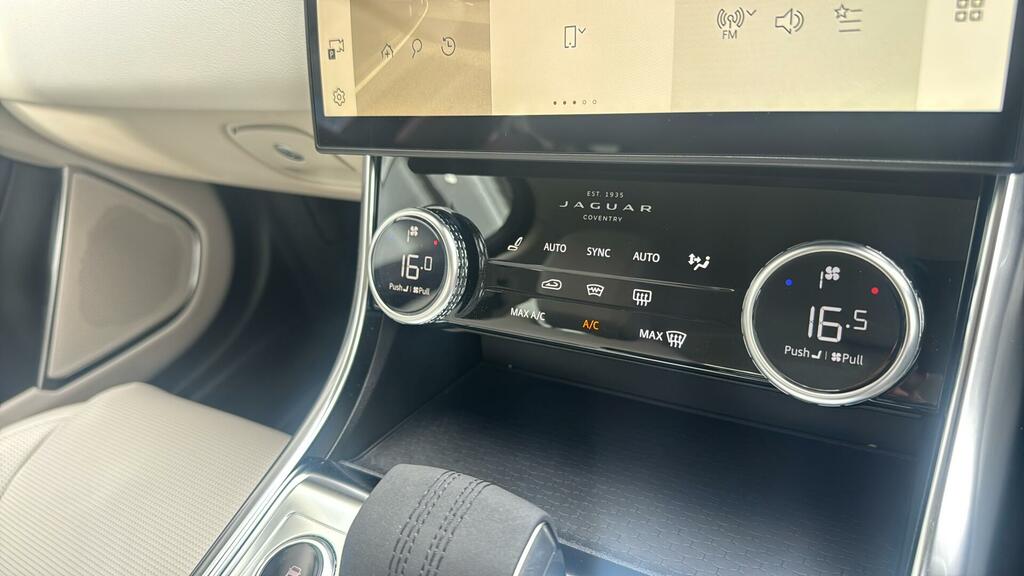 Jaguar XF 3.0D V6 S Portfolio Start Stop Black #21