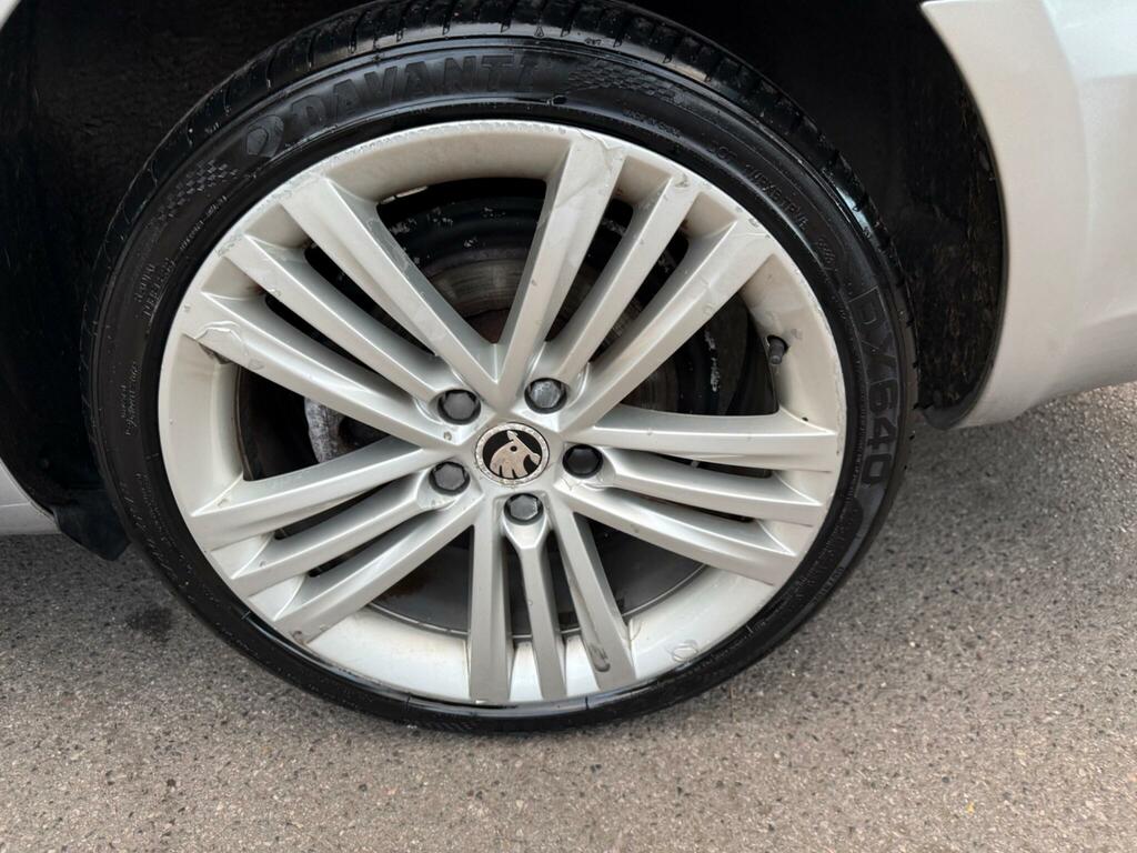 Skoda Superb 2.0 Tdi Elegance Euro 5 Ss White #44