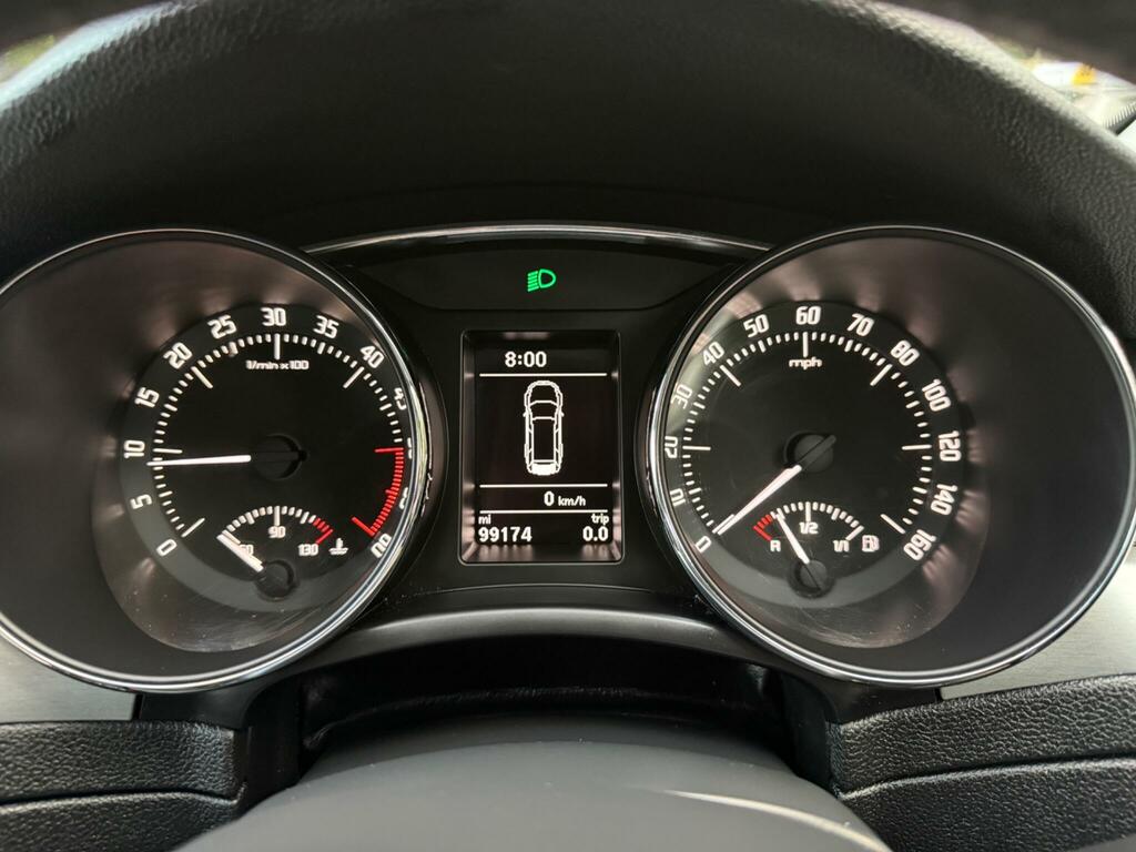 Skoda Superb 2.0 Tdi Elegance Euro 5 Ss White #26