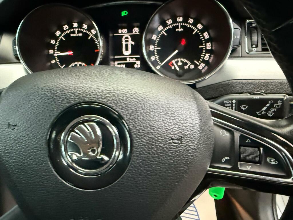 Skoda Superb 2.0 Tdi Elegance Euro 5 Ss White #24