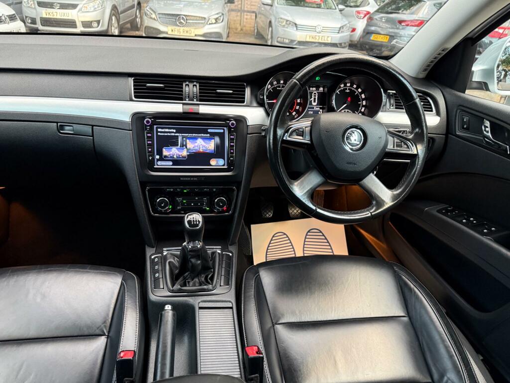 Skoda Superb 2.0 Tdi Elegance Euro 5 Ss White #19