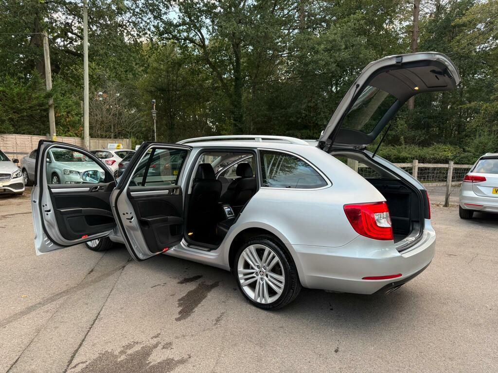 Skoda Superb 2.0 Tdi Elegance Euro 5 Ss White #14