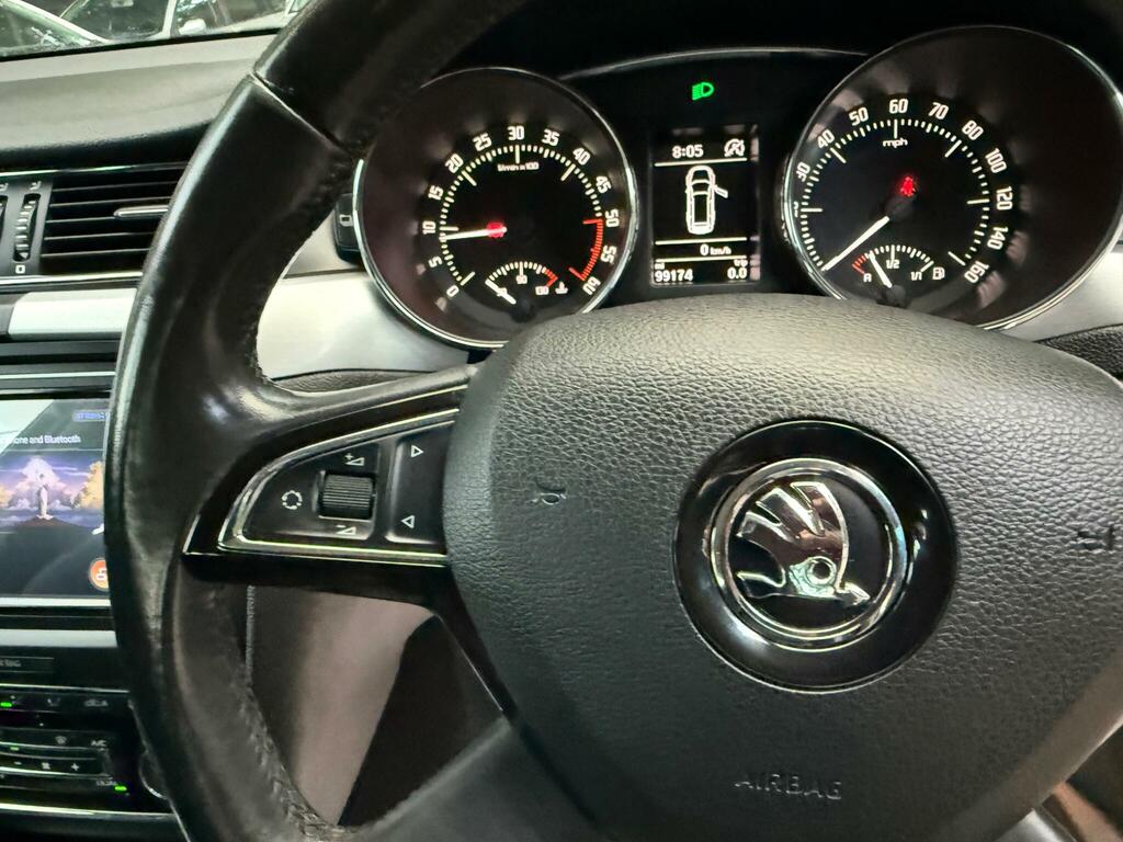 Skoda Superb 2.0 Tdi Elegance Euro 5 Ss White #25