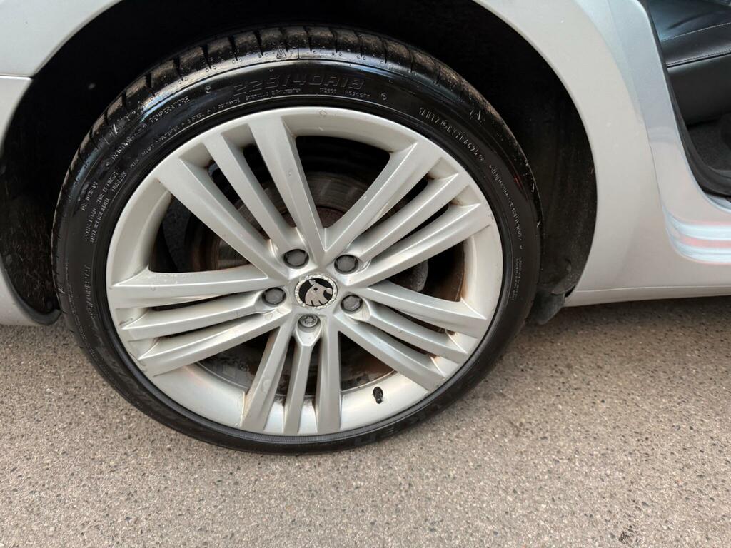 Skoda Superb 2.0 Tdi Elegance Euro 5 Ss White #45