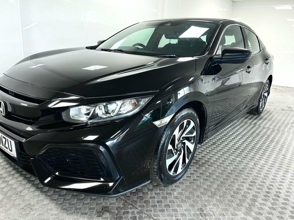 Honda Civic Sport Line White #34