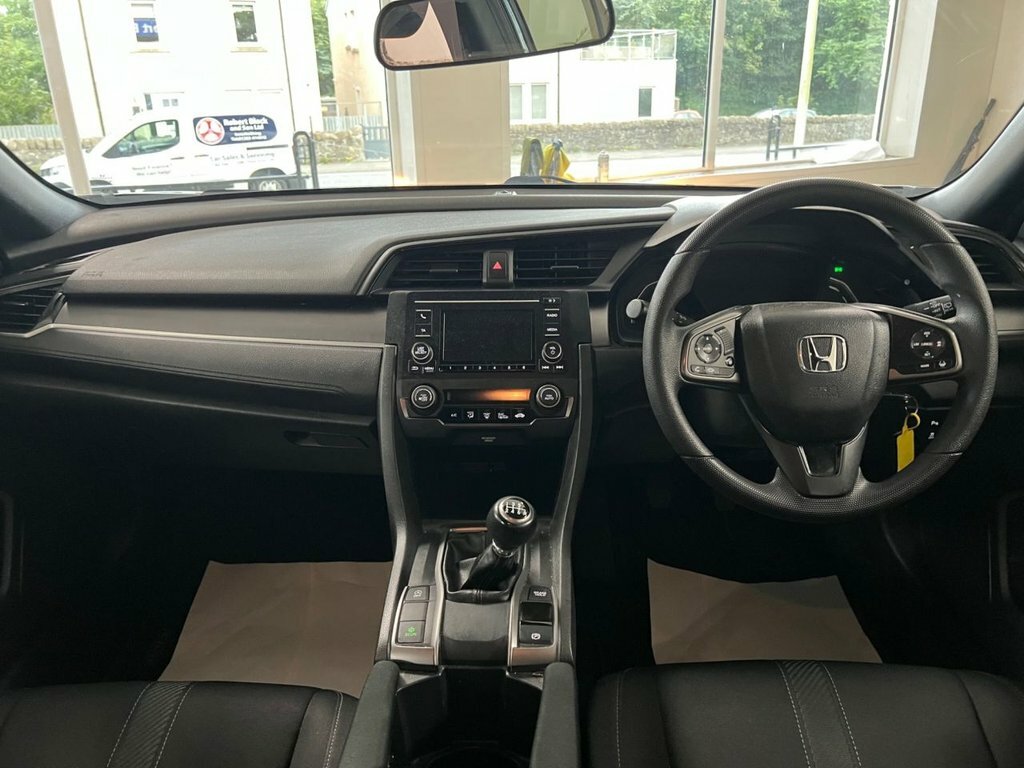 Honda Civic Sport Line White #30