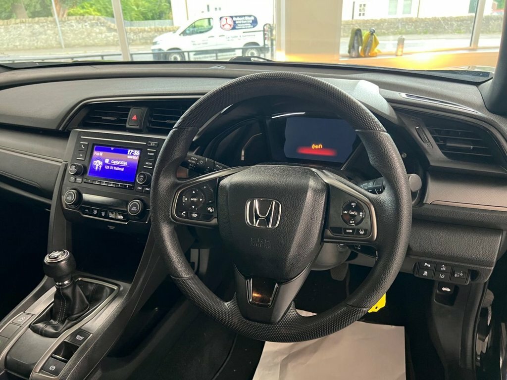 Honda Civic Sport Line White #29