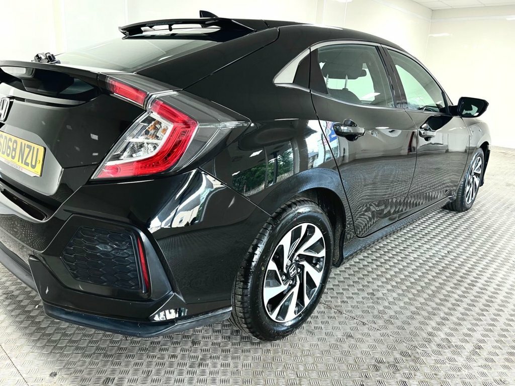 Honda Civic Sport Line White #31