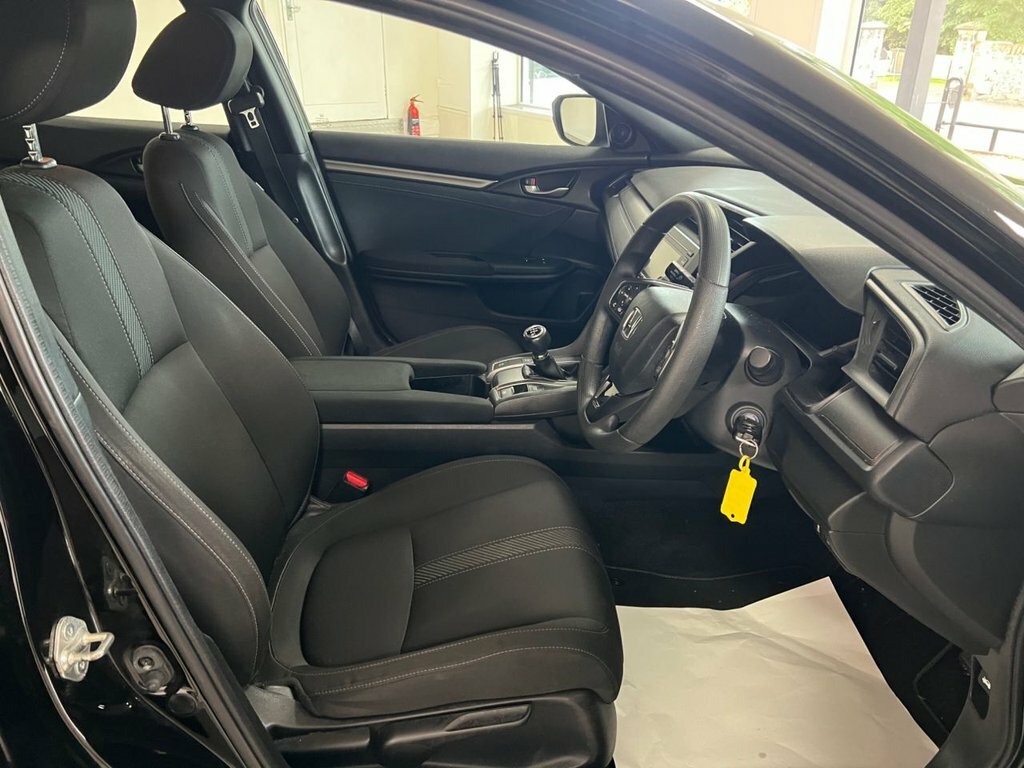 Honda Civic Sport Line White #21