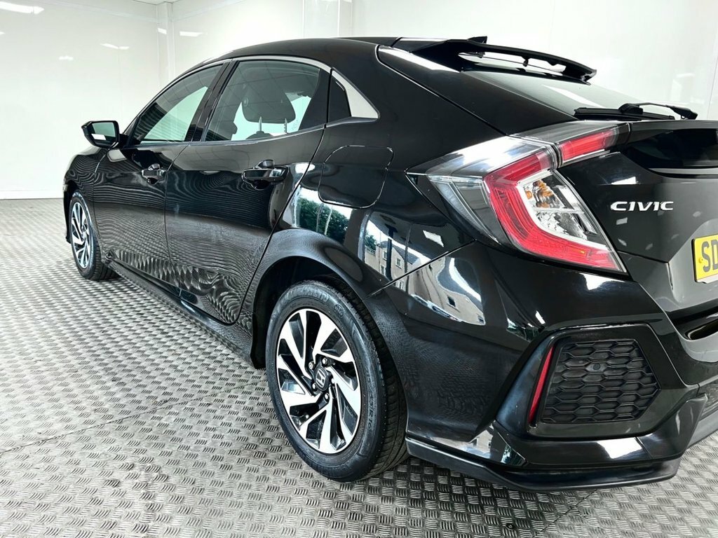 Honda Civic Sport Line White #33