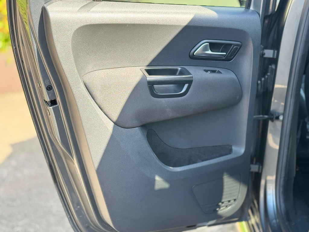 Volkswagen Amarok Pickup Black #21