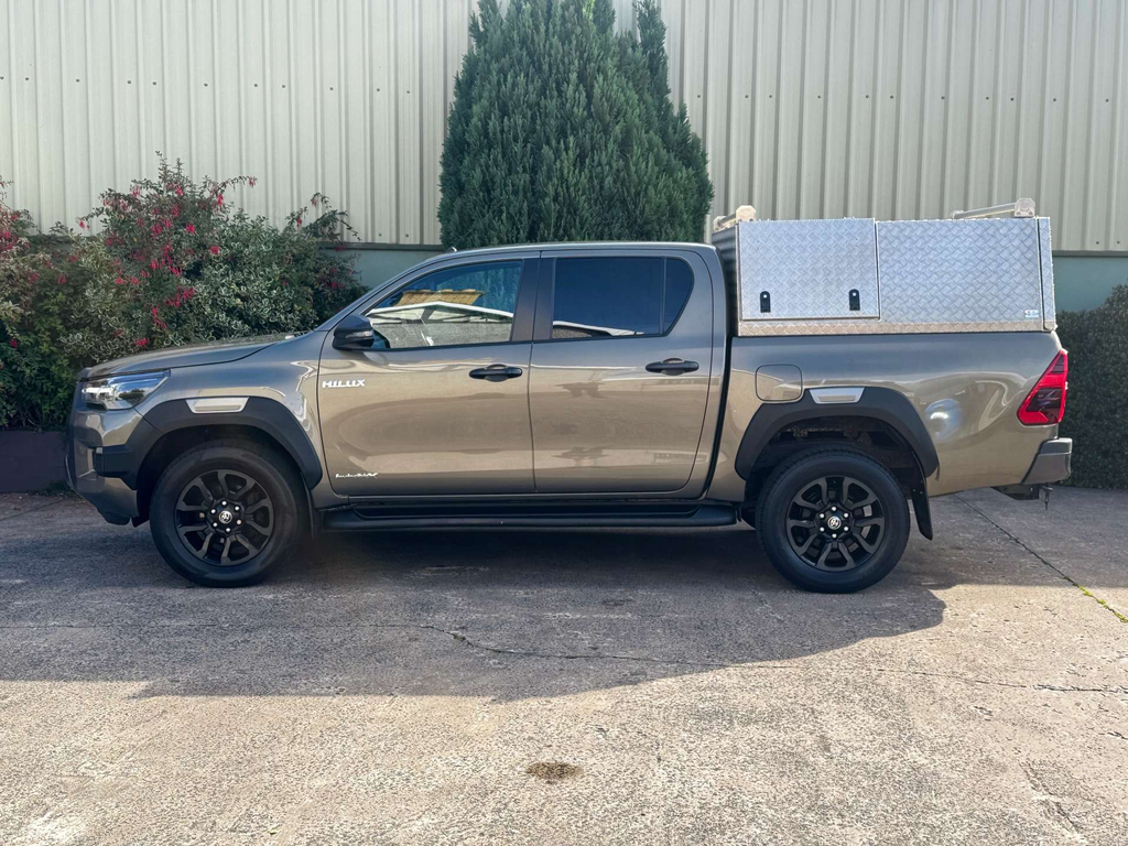 Toyota HILUX Hi-luxury Invincible X D-4d 4Wd Double Cab 4W #5