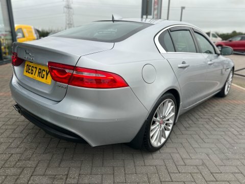 Jaguar XE 2.0 D Portfolio Silver #6
